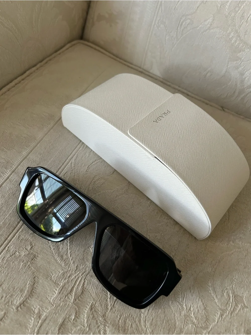 Authentic Prada SPR22Y 1AB-0S0 Sunglasses  Black Aviator Gray Lens Made in Italy
